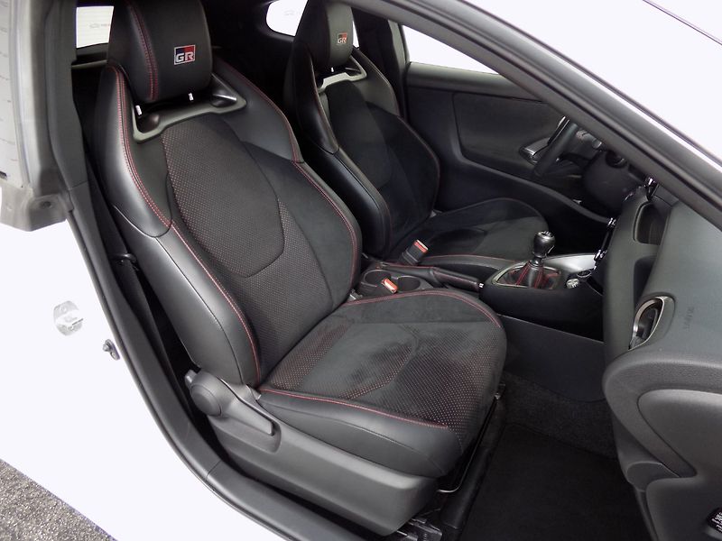 Toyota GR Yaris (2020) 1.6i/16V/FOUR/AWD/LED/ČR/ - fotka 13 z 32