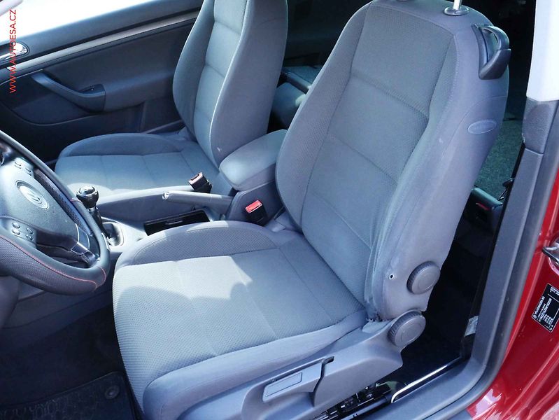 Volkswagen Golf (2006) 1.6 FSi, AC, tempo, park - fotka 9 z 15