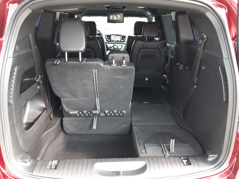 Chrysler Pacifica (2019) 3,6L SPORT, REZERVACE - fotka 15 z 48