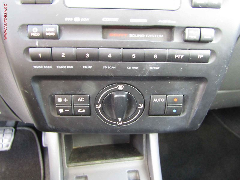 Seat Ibiza (1999) 1.4 i, AC, park.asist - fotka 15 z 16