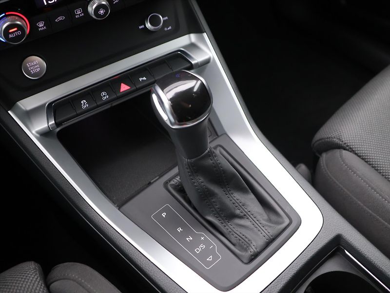 Audi Q3 1,5 35 TFSI S tronic S line CZ - fotka 23 z 33