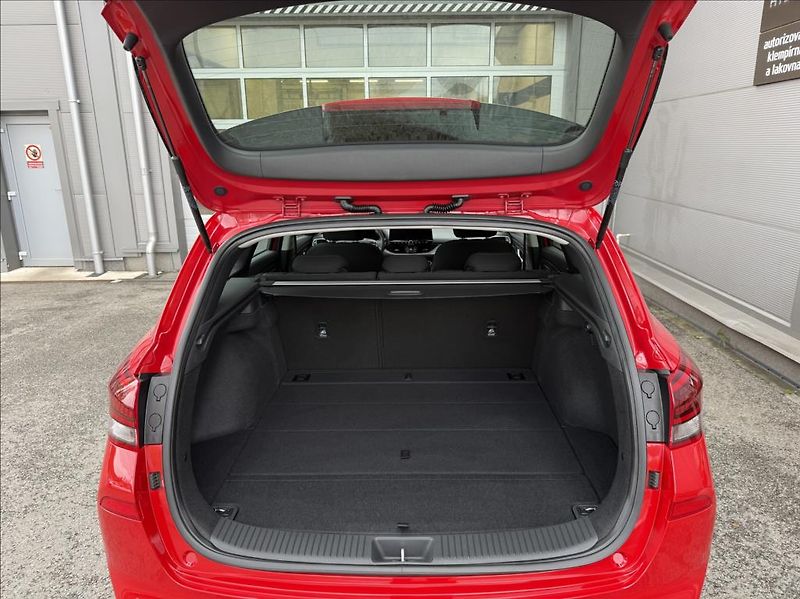 Hyundai i30 1,5 T DCT  WG FL Family Climat - fotka 19 z 26