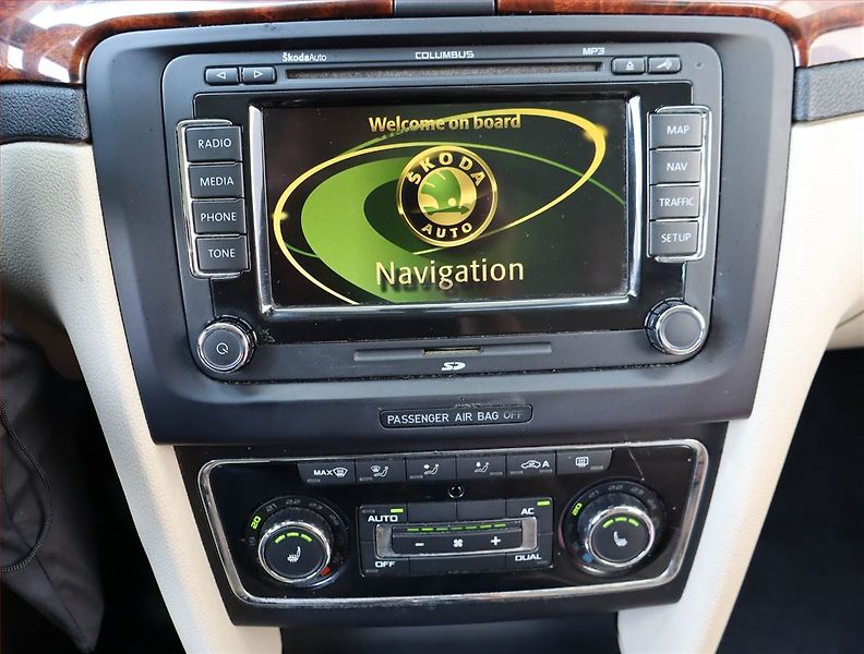 Škoda Superb (2010) 2.0 TDI, Navi, Xenony - fotka 12 z 24