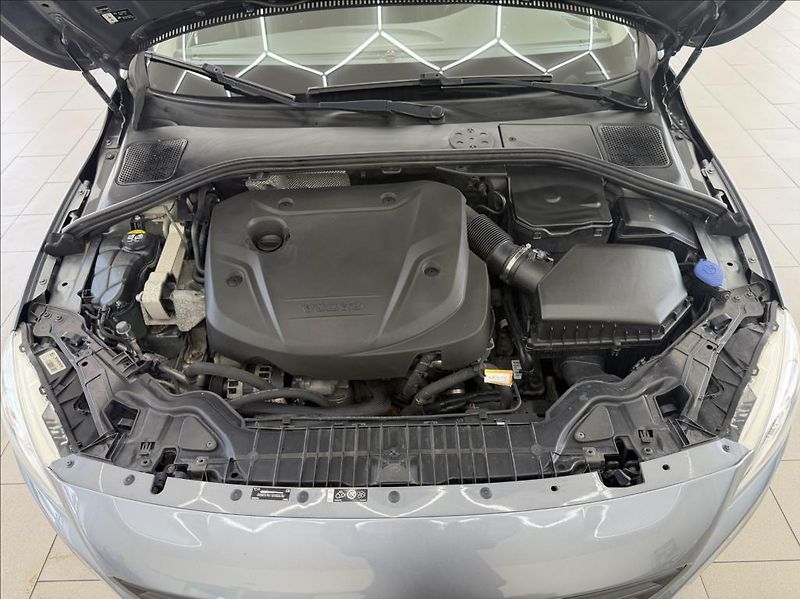 Volvo V60 2,0 D, Automat, pouze 93tkm - fotka 28 z 29