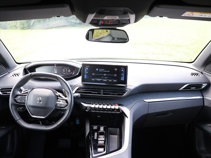 Peugeot 5008 1,2 PT Aut. Allure 7-Míst DPH - fotka 31 z 39