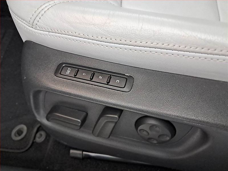 Škoda Octavia (2011) Laurin&Klement 1.8 TSI - fotka 30 z 30
