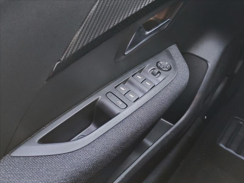 Peugeot 208 (2026) STYLE Turbo 100 MAN6 - fotka 12 z 16