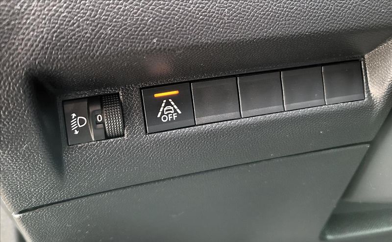 Peugeot 2008 1,2 Allure,navi,klima,Led - fotka 37 z 50