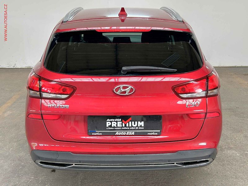 Hyundai i30 (2023) 1.5 DPi, ČR, AC, výhřev sed - fotka 5 z 15