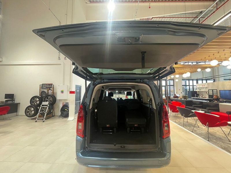 Toyota ProAce City Verso 1.5 D-4D M/T Family 7S - fotka 15 z 30