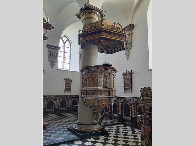 Hrad byl postaven v roce 1420.