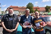 Ze startu XIV. Slánského okruhu - průjezd Londou.