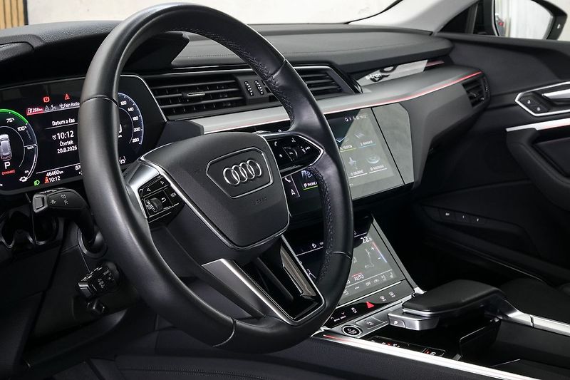 Audi e-tron 55 300kW Tažné HUD NightVision - fotka 17 z 50