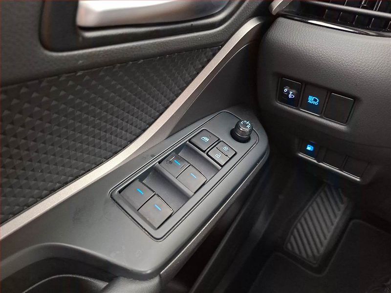 Toyota C-HR (2022) Comfort 1.8 Hybrid - fotka 16 z 16