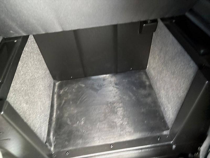 Renault Master (2026) 170k AUT, 8EP, Spojkar, 2lůžka - fotka 22 z 26