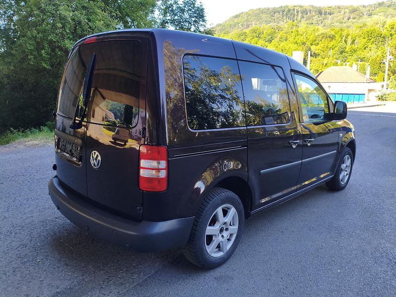 Volkswagen Caddy (2012) 1,2 TSI Trend 7 míst - fotka 6 z 30