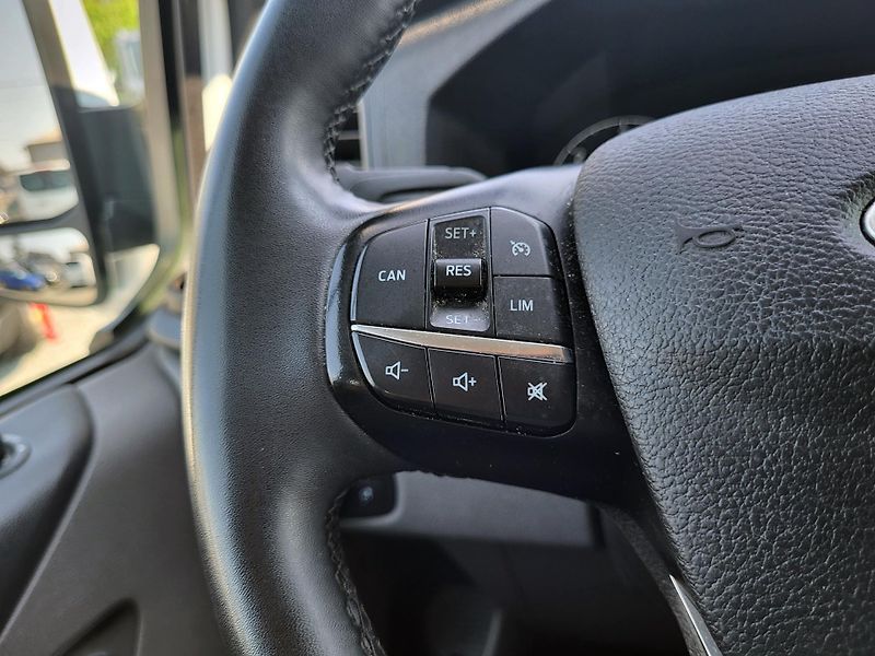 Ford Transit Custom 2.0 EcoBlue mHEV 96kW 6míst L2 - fotka 19 z 47