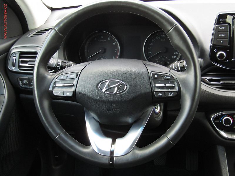 Hyundai i30 (2023) 1.0 T-GDi, ČR, servis.kniha - fotka 13 z 21