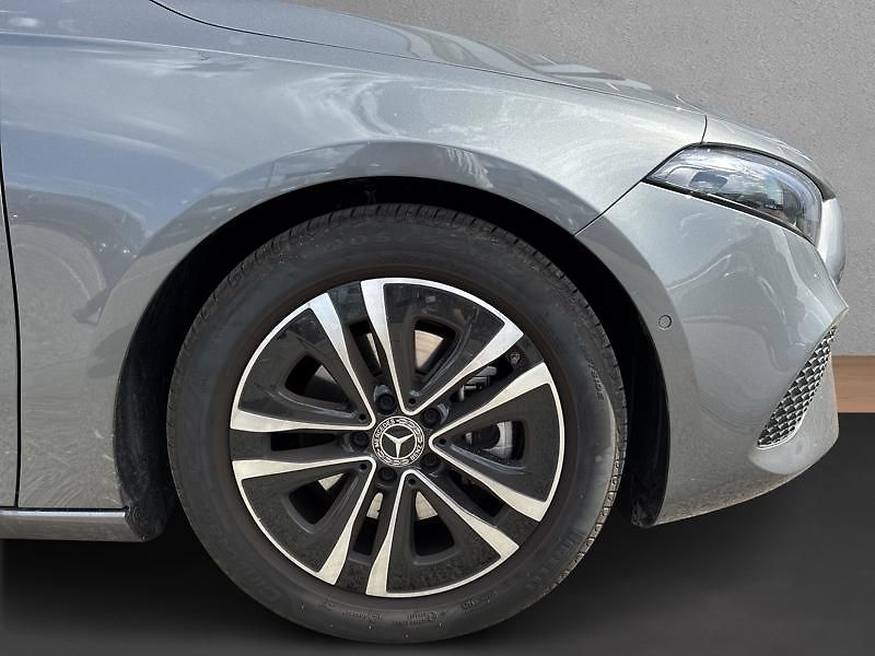 Mercedes-Benz Třídy A A-Třída 180 Progressive Editio - fotka 9 z 18