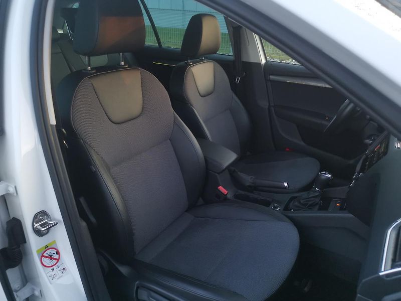 Škoda Octavia 2,0TDI DSG 110kW ACC STYLEPLUS - fotka 29 z 87