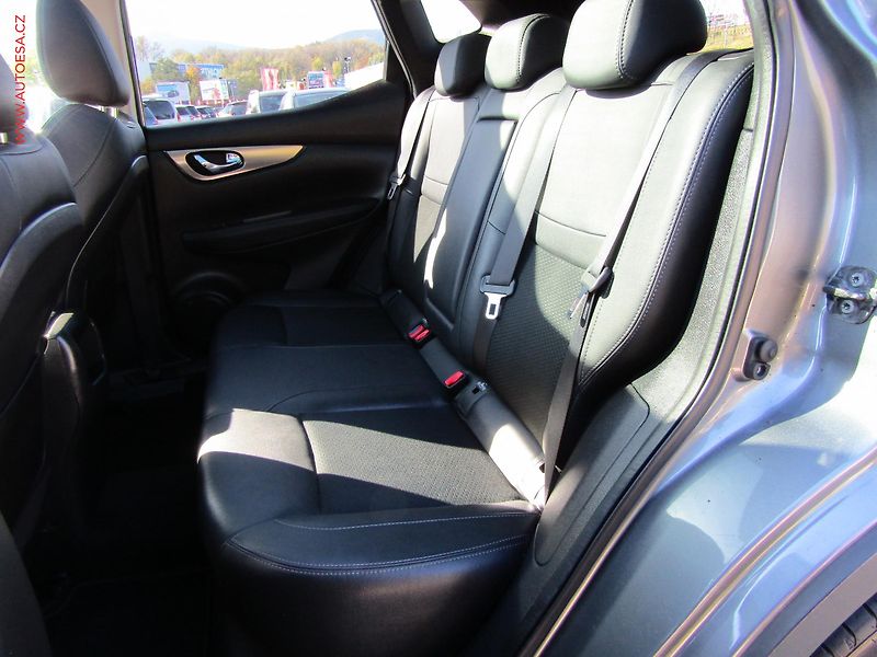 Nissan Qashqai (2017) 1.6dCi, ČR, Tekna, AT, panor - fotka 10 z 17