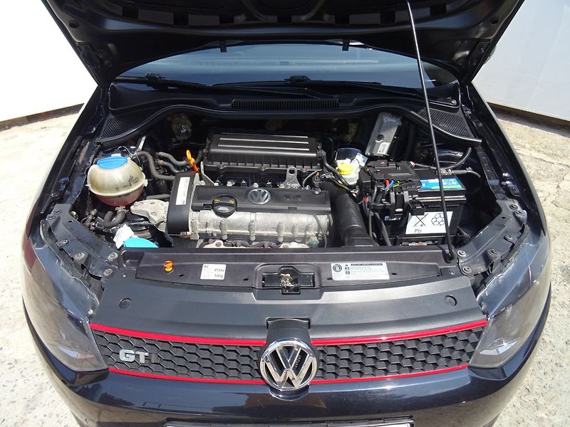 Volkswagen Polo (2011) 1.4i,63kW,s.kniha,klima,ALU - fotka 20 z 23