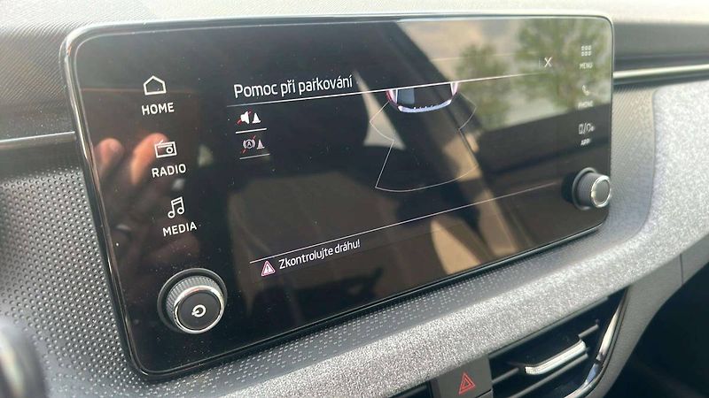 Škoda Scala Selection 1,0 TSI 85kW MT6/Y69 - fotka 14 z 24