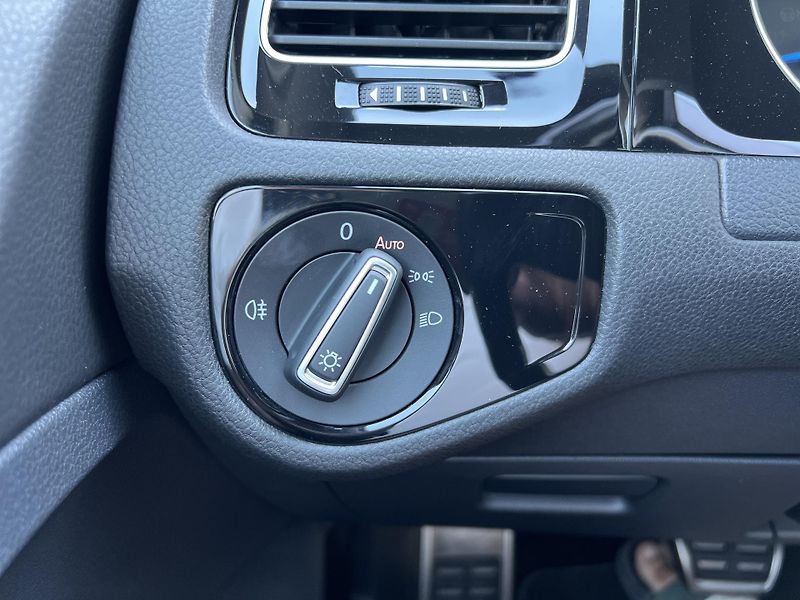 Volkswagen Golf R Variant 2.0TSi 221kw 4x4 DSG - fotka 14 z 41
