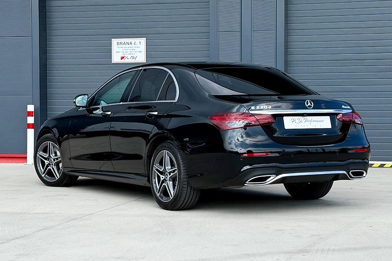 Mercedes-Benz Třídy E (2020) E 220d 4Matic AMG Line - fotka 22 z 112