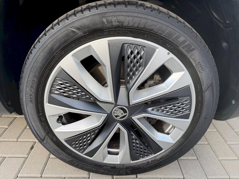 Škoda Karoq (2022) 1.5 TSI 110kW Style - fotka 35 z 35