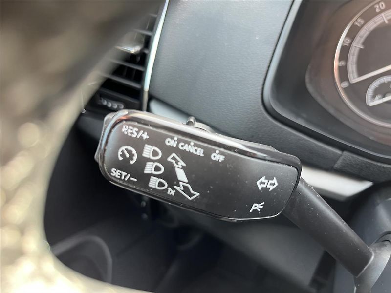 Škoda Karoq 2,0 TDi 110 4x4 DSG TAŽNÉ -DPH - fotka 29 z 46