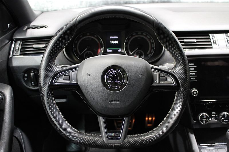 Škoda Octavia 2,0 TSI RS 1.majitel - fotka 21 z 30