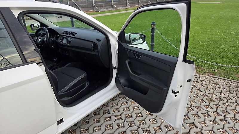 Škoda Fabia 1.0 TSI 70 kW Ambition CZ DPH - fotka 11 z 22