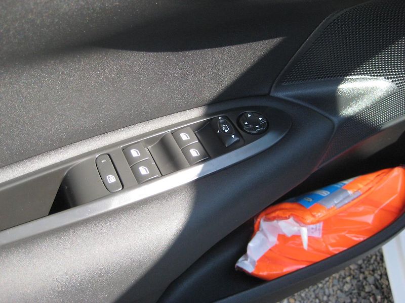 Citroën C4 1.6 HDi NEHAVAROVÁNO-DPH-ČR !! - fotka 15 z 28