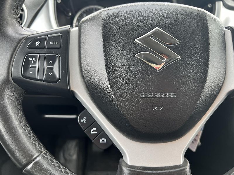 Suzuki Vitara 1.6DDiS 4x4 KLIMA KAMERA ALU - fotka 14 z 42