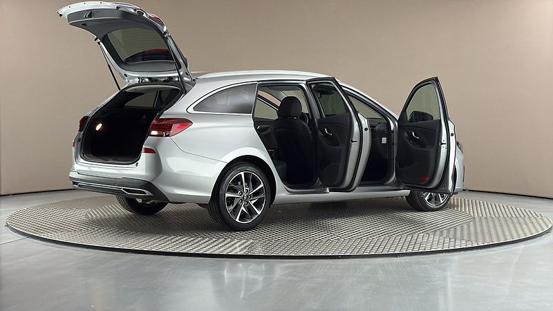 Hyundai i30 1.5 T-GDI AUT Style Kombi - fotka 6 z 28