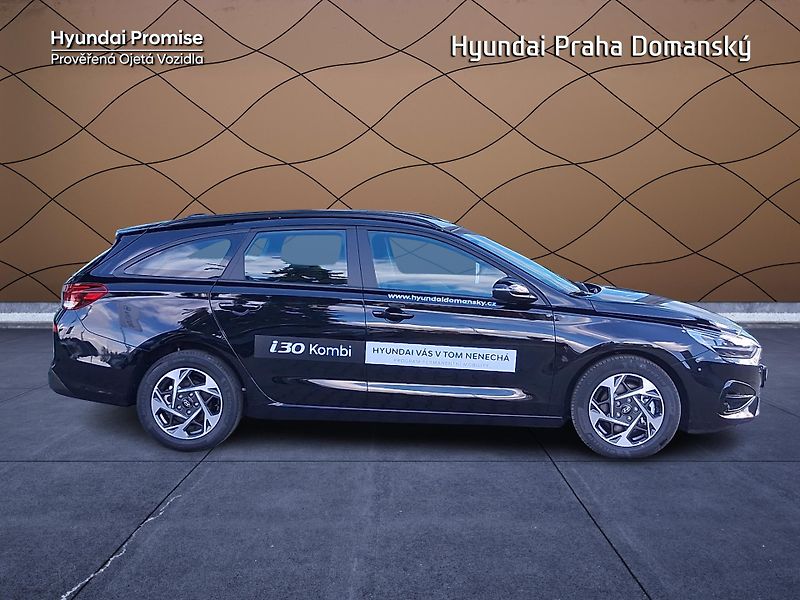 Hyundai i30 kombi 1.5i MT Family - fotka 7 z 8