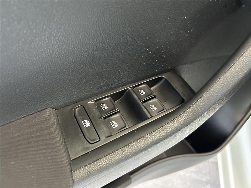 Škoda Fabia 1,0   TSI,CLEVER,SERVISKA,ACC - fotka 8 z 24