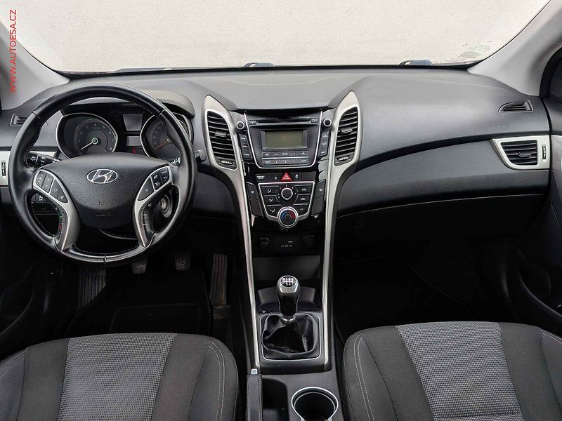 Hyundai i30 (2015) 1.6 GDi, ČR, AC, temp - fotka 8 z 14