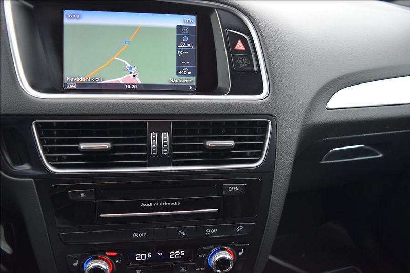 Audi Q5 3,0 V6 180KW S-LINE AUTOMAT - fotka 47 z 57