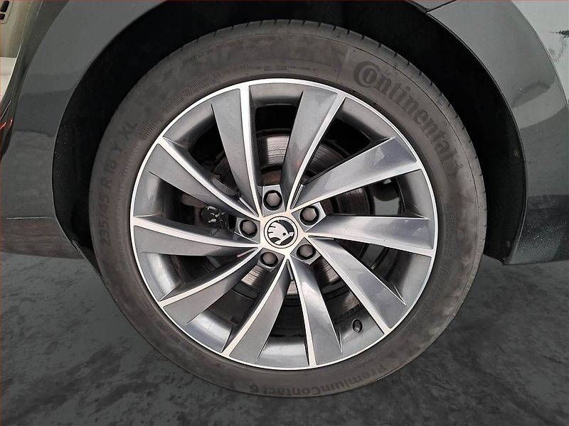 Škoda Superb (2017) Laurin&Klement 2.0 TSI, 4X4 - fotka 15 z 20