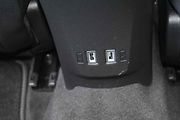 USB konektory jsou i pro lidi vzadu