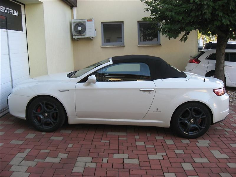 Alfa Romeo Spider 2,2 JTS 185PS  Exclusive - fotka 11 z 46