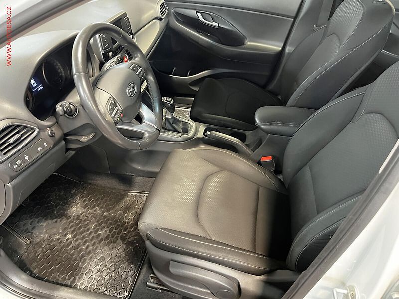 Hyundai i30 (2018) 1.4 T-GDi, 1.maj,ČR, Trikolor - fotka 9 z 16