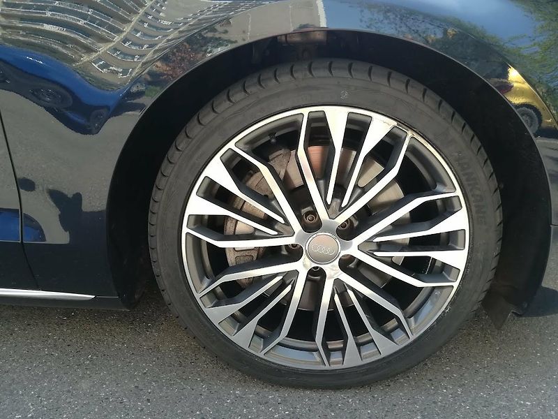 Audi A8 (2011) - fotka 13 z 15