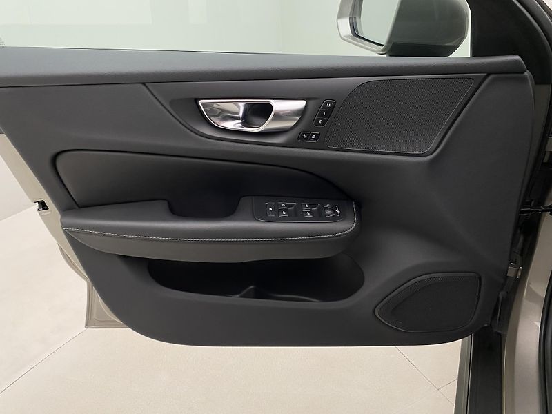 Volvo V60 CC B5 AWD BRIGHT PLUS AUT CZ - fotka 7 z 50