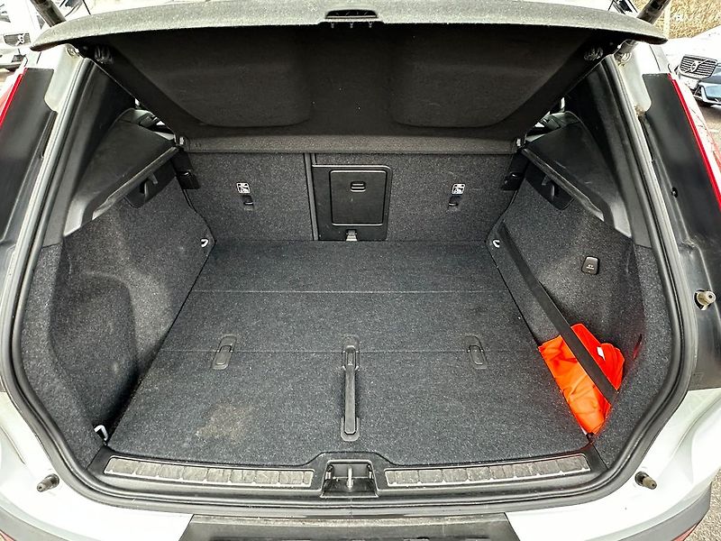 Volvo XC40 B4 R-Design - fotka 13 z 15