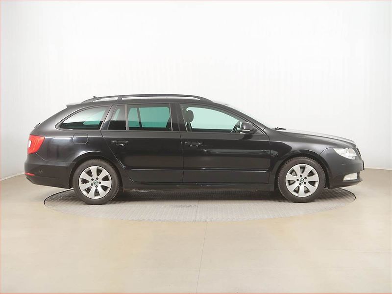 Škoda Superb (2012) 1.6 TDI, po STK, Tažné - fotka 6 z 14