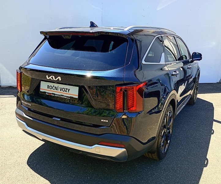Kia Sorento (2024) 2.2 CRDi SCR 4x4 8DCT TOP - fotka 2 z 26