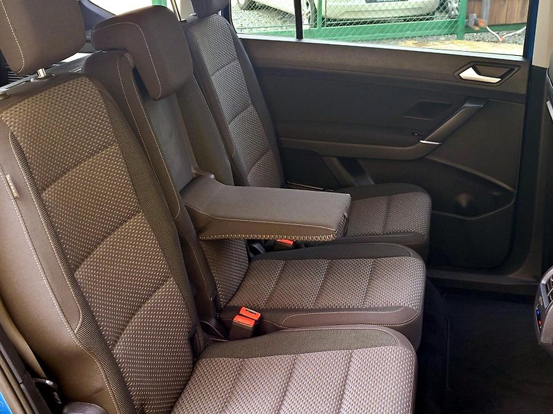 Volkswagen Touran TSi *CEBIA* 1.maj,SERV.KNIHA - fotka 24 z 47